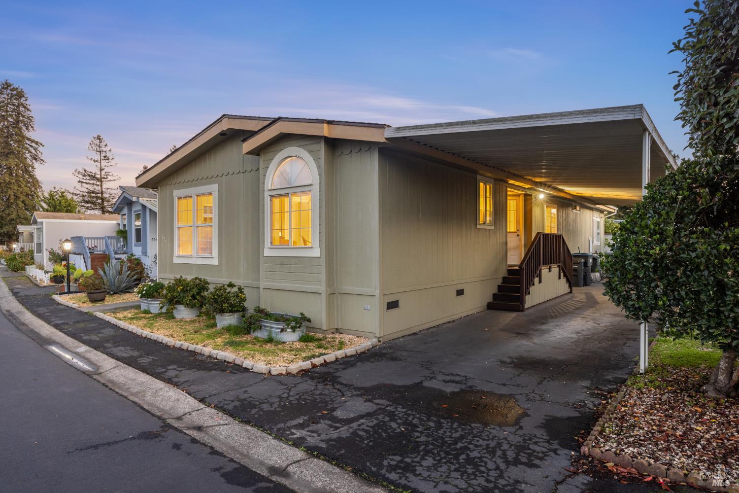 Detail Gallery Image 3 of 51 For 526 Mendocino Dr, Petaluma,  CA 94954 - 2 Beds | 2 Baths