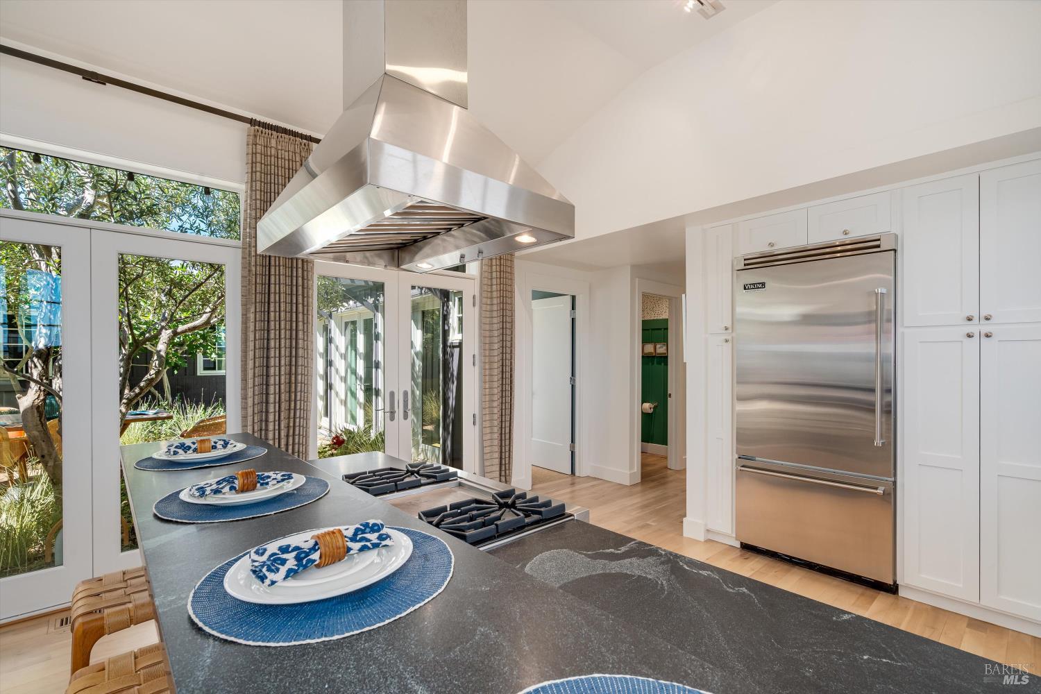 Detail Gallery Image 4 of 86 For 4044 Sonoma Hwy #14,  Napa,  CA 94559 - 2 Beds | 2/1 Baths