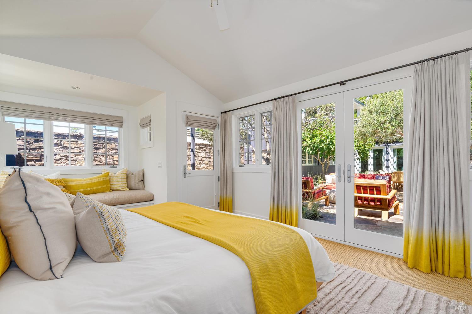 Detail Gallery Image 21 of 86 For 4044 Sonoma Hwy #14,  Napa,  CA 94559 - 2 Beds | 2/1 Baths