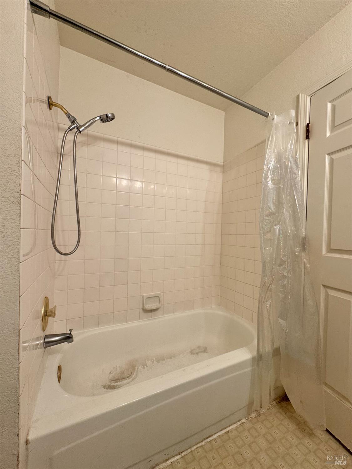 Detail Gallery Image 18 of 34 For 21 Winestone Ct, Napa,  CA 94558 - 3 Beds | 2 Baths