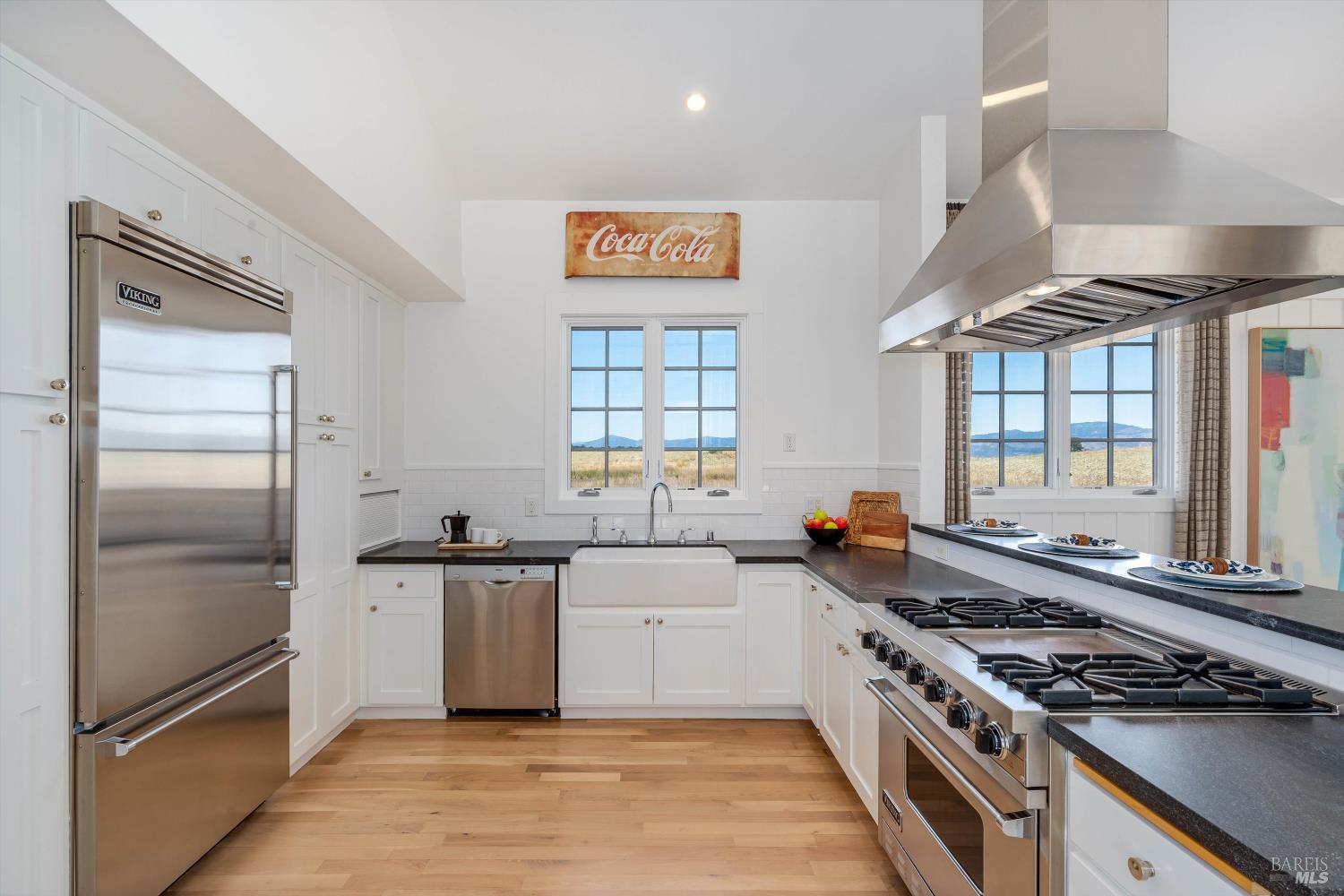 Detail Gallery Image 6 of 86 For 4044 Sonoma Hwy #14,  Napa,  CA 94559 - 2 Beds | 2/1 Baths