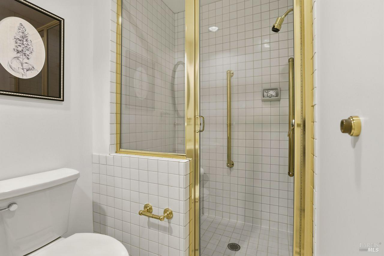 Detail Gallery Image 20 of 33 For 400 Deer Valley Rd 2f,  San Rafael,  CA 94903 - 2 Beds | 2 Baths