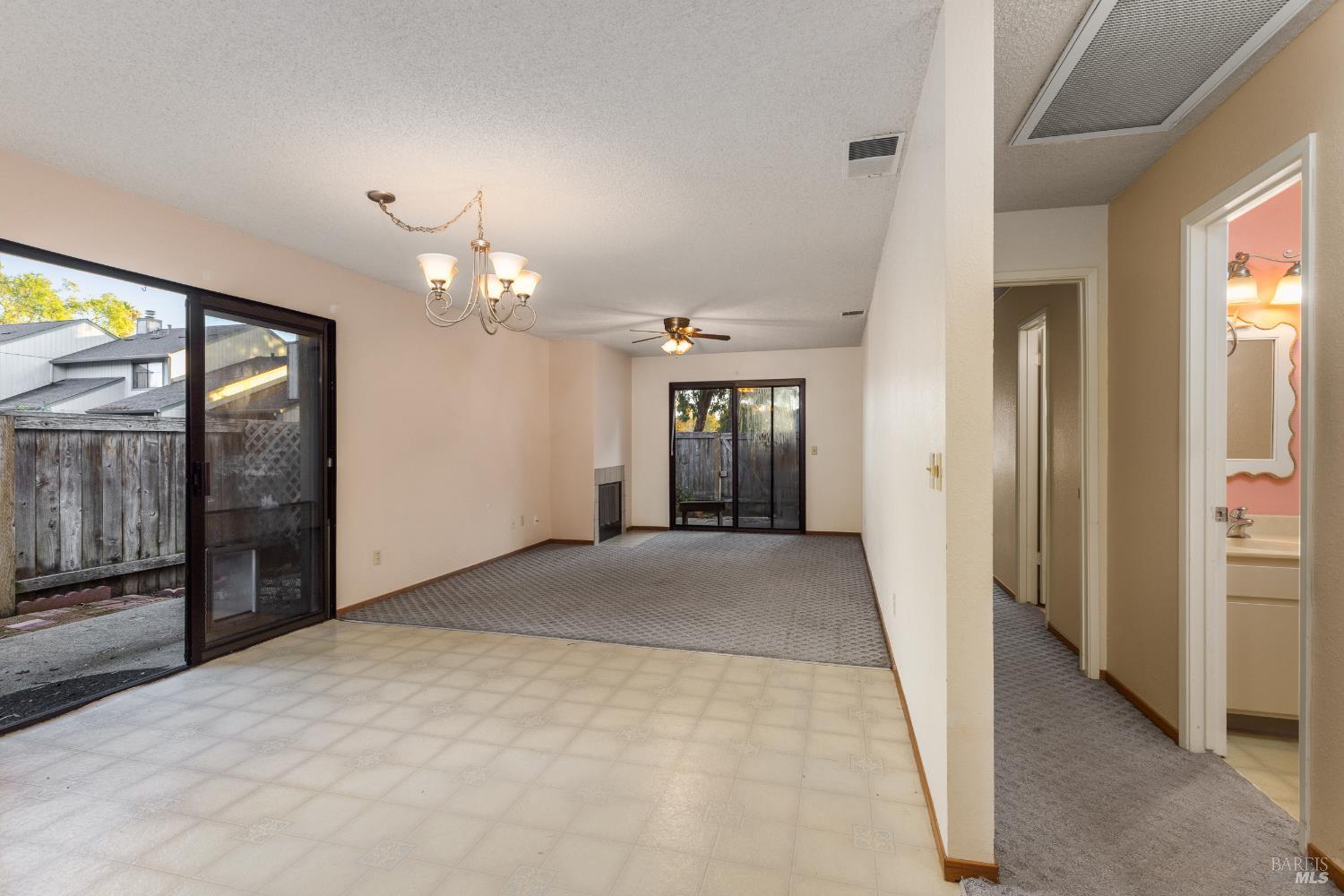 Detail Gallery Image 6 of 18 For 2312 Cross Ave, Santa Rosa,  CA 95401 - 2 Beds | 2 Baths