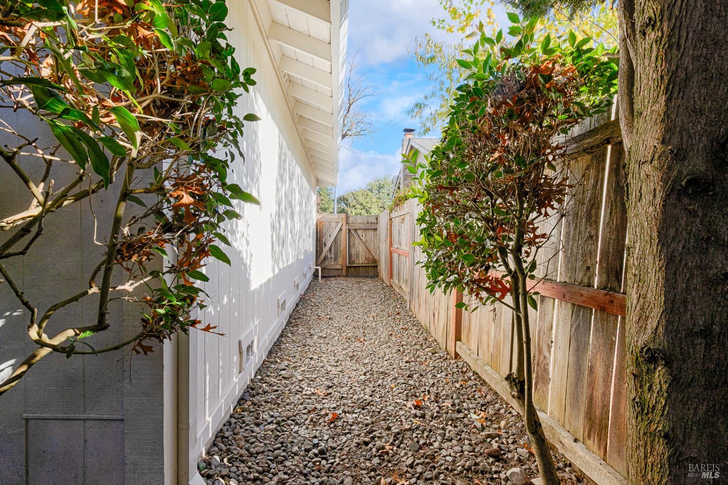 Detail Gallery Image 31 of 31 For 1927 Calavaras Dr, Santa Rosa,  CA 95405 - 3 Beds | 2 Baths