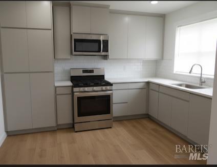 Detail Gallery Image 3 of 5 For 627 Maine St #D,  Vallejo,  CA 94590 - 2 Beds | 1 Baths