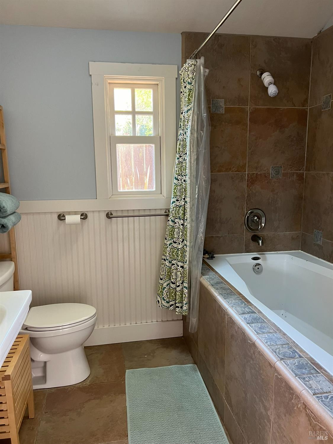 Detail Gallery Image 13 of 15 For 221 D St, San Rafael,  CA 94901 - 4 Beds | 3 Baths