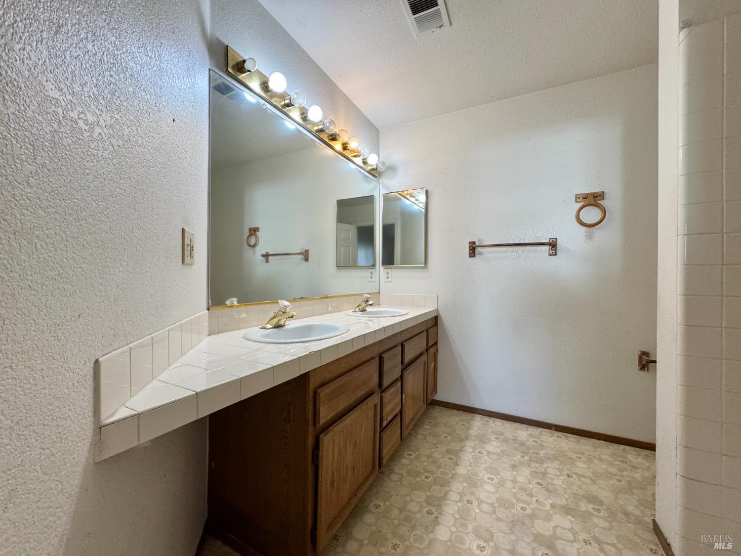 Detail Gallery Image 32 of 34 For 21 Winestone Ct, Napa,  CA 94558 - 3 Beds | 2 Baths