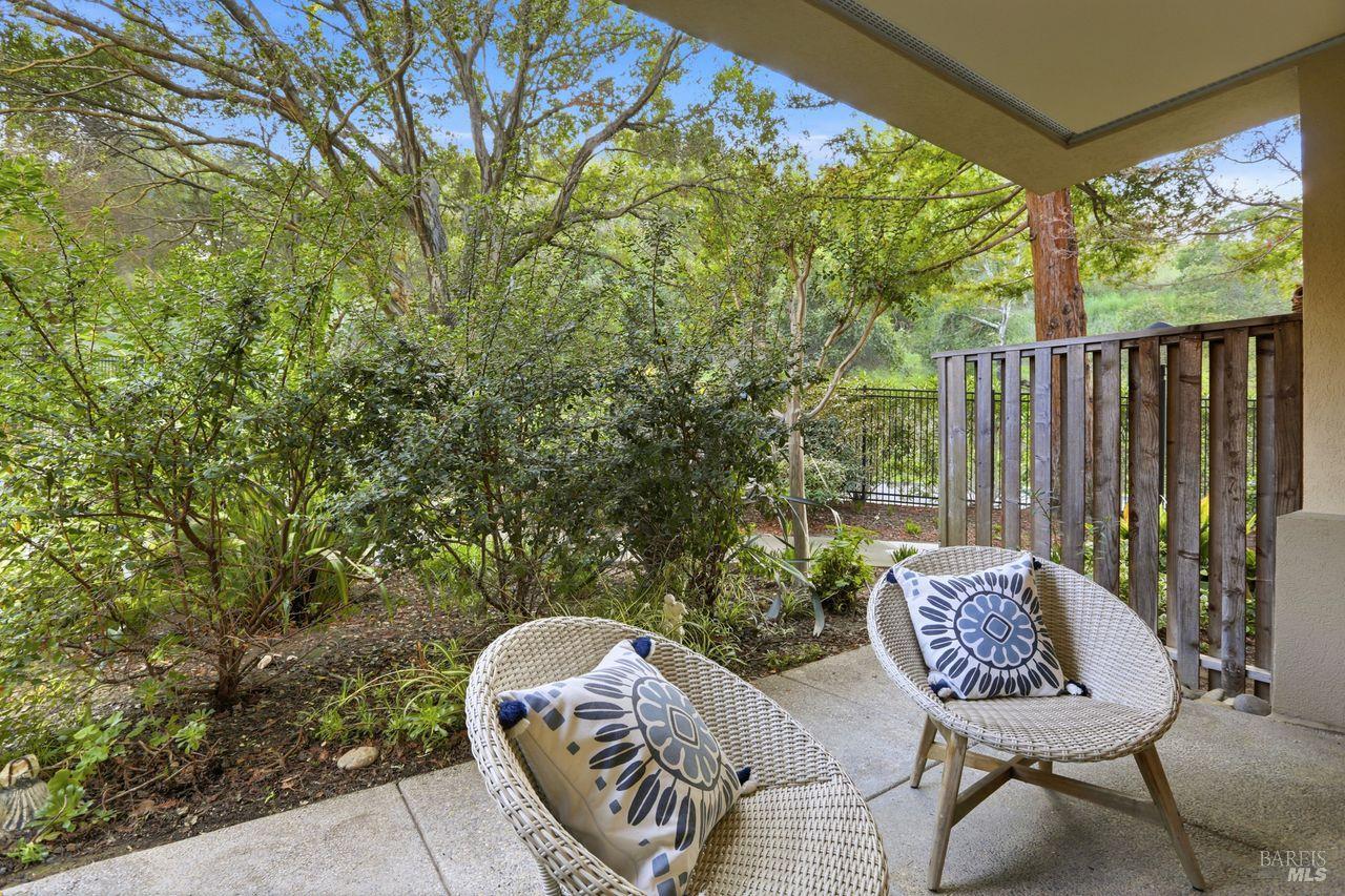 Detail Gallery Image 23 of 33 For 400 Deer Valley Rd 2f,  San Rafael,  CA 94903 - 2 Beds | 2 Baths