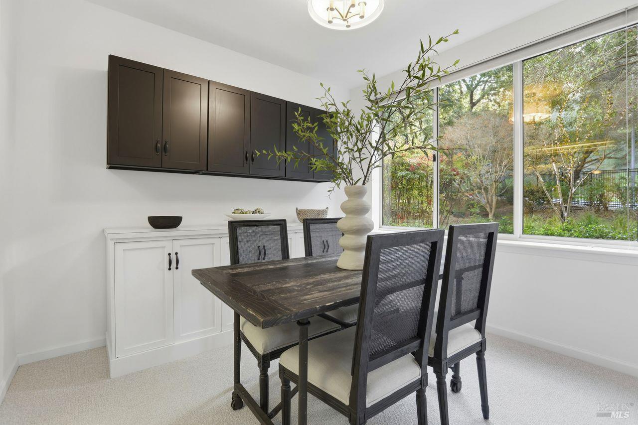 Detail Gallery Image 5 of 33 For 400 Deer Valley Rd 2f,  San Rafael,  CA 94903 - 2 Beds | 2 Baths