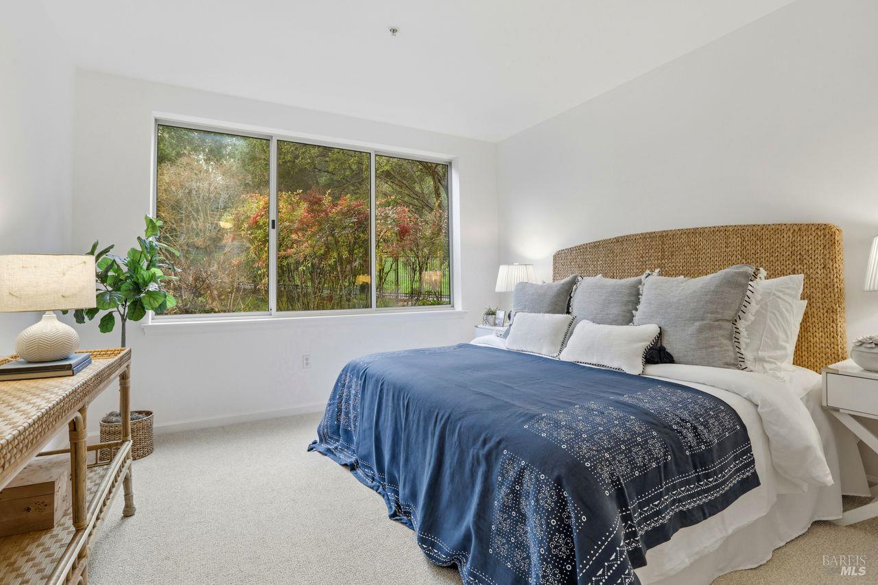 Detail Gallery Image 16 of 33 For 400 Deer Valley Rd 2f,  San Rafael,  CA 94903 - 2 Beds | 2 Baths