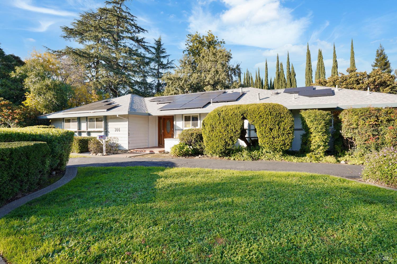 Detail Gallery Image 3 of 80 For 300 Neil St, Vacaville,  CA 95688 - 3 Beds | 2 Baths