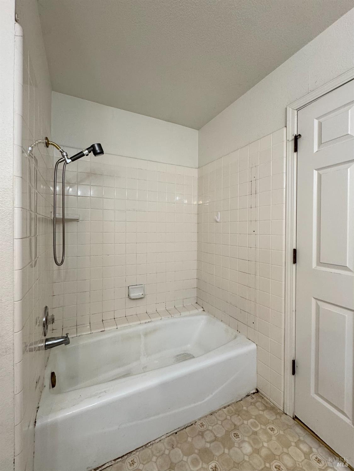 Detail Gallery Image 31 of 34 For 21 Winestone Ct, Napa,  CA 94558 - 3 Beds | 2 Baths