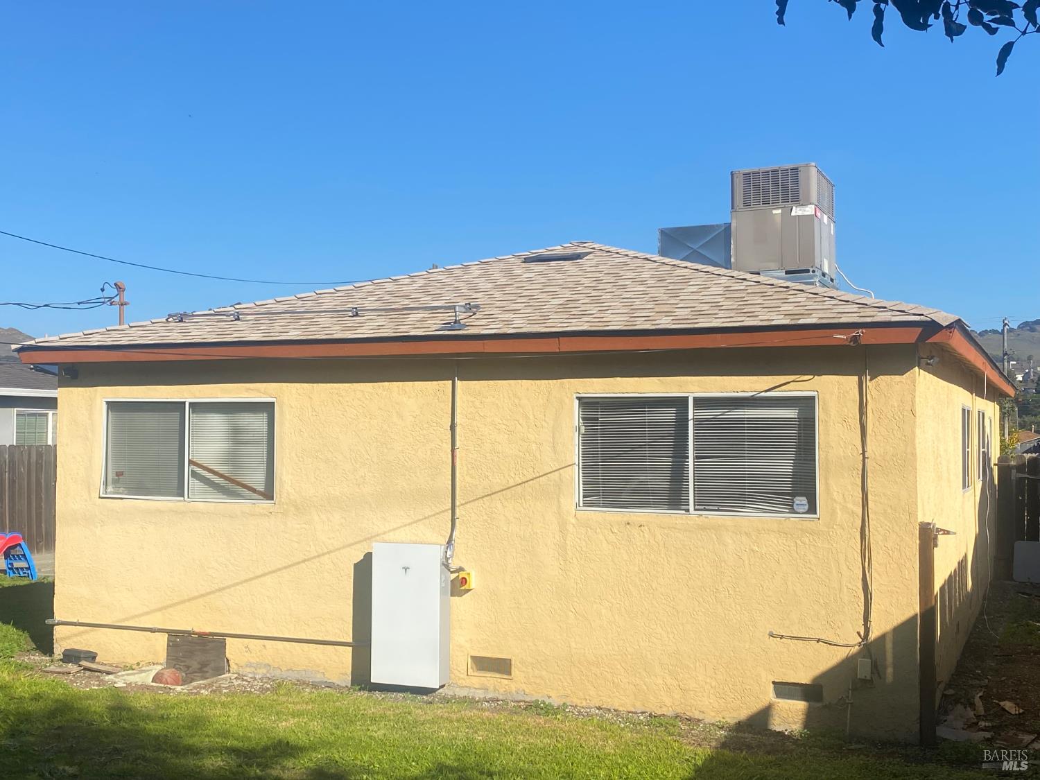 Detail Gallery Image 17 of 23 For 1959 Griffin Dr, Vallejo,  CA 94589 - 3 Beds | 2 Baths