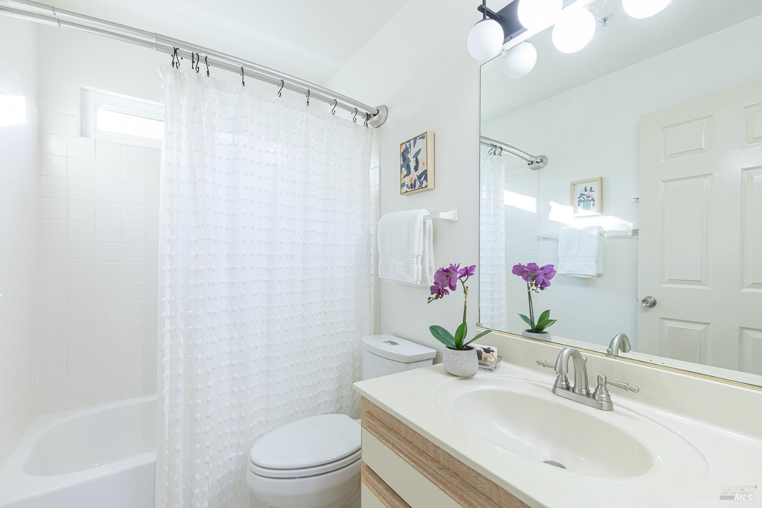 Detail Gallery Image 23 of 56 For 71 Valley Club Cir, Napa,  CA 94558 - 3 Beds | 2/1 Baths