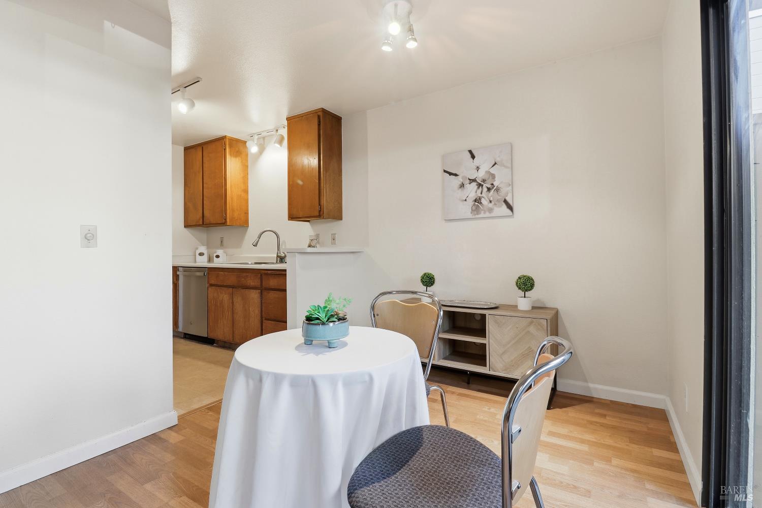 Detail Gallery Image 12 of 35 For 458 Bernice Ln, Sonoma,  CA 95476 - 2 Beds | 2 Baths