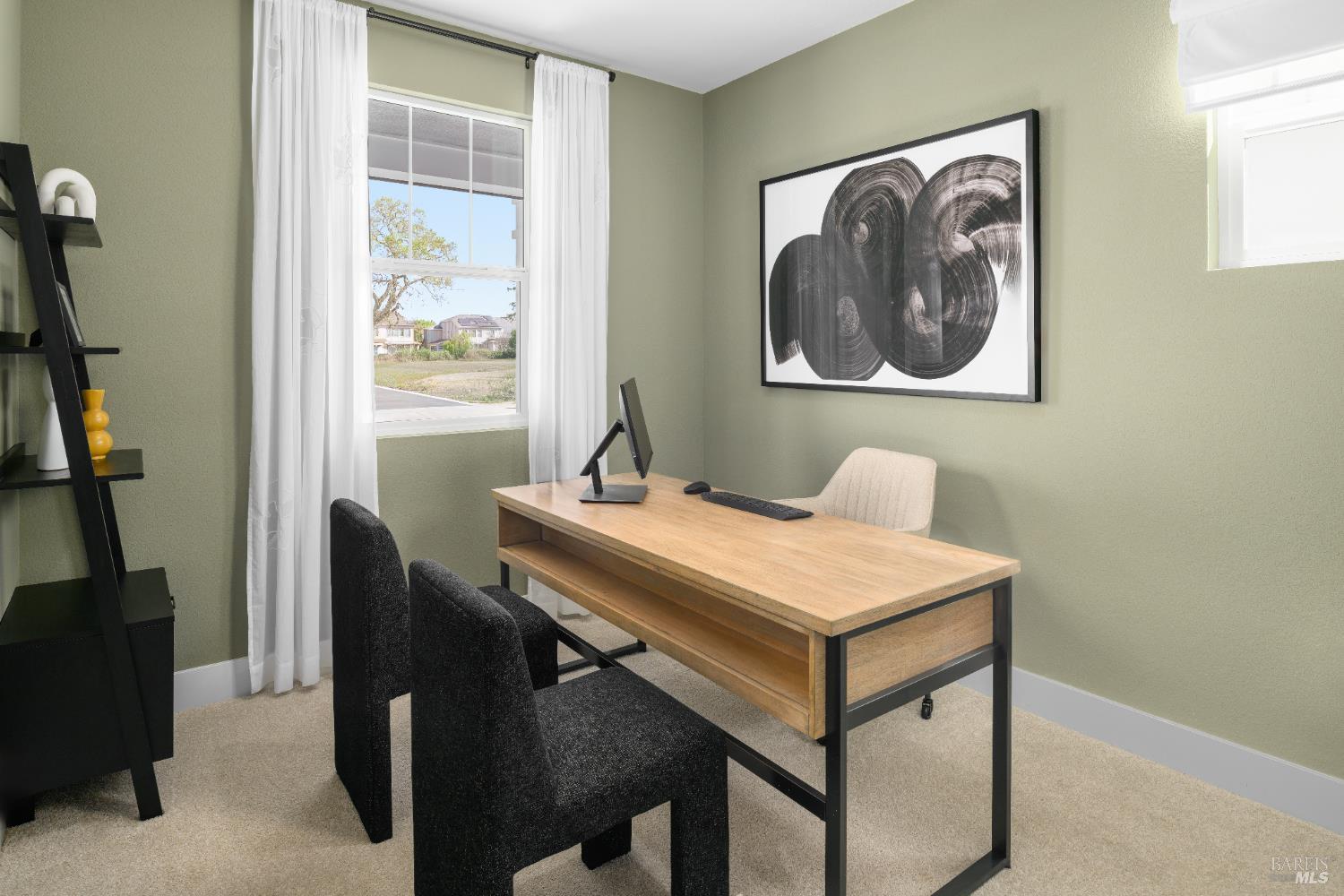 Detail Gallery Image 8 of 16 For 2428 Midnight Ln, Santa Rosa,  CA 95403 - 5 Beds | 3 Baths