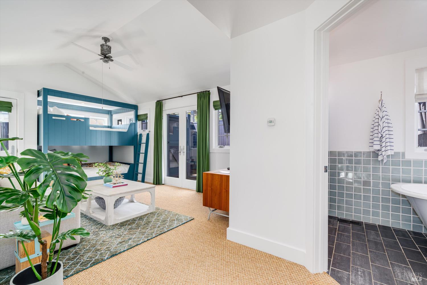 Detail Gallery Image 30 of 86 For 4044 Sonoma Hwy #14,  Napa,  CA 94559 - 2 Beds | 2/1 Baths