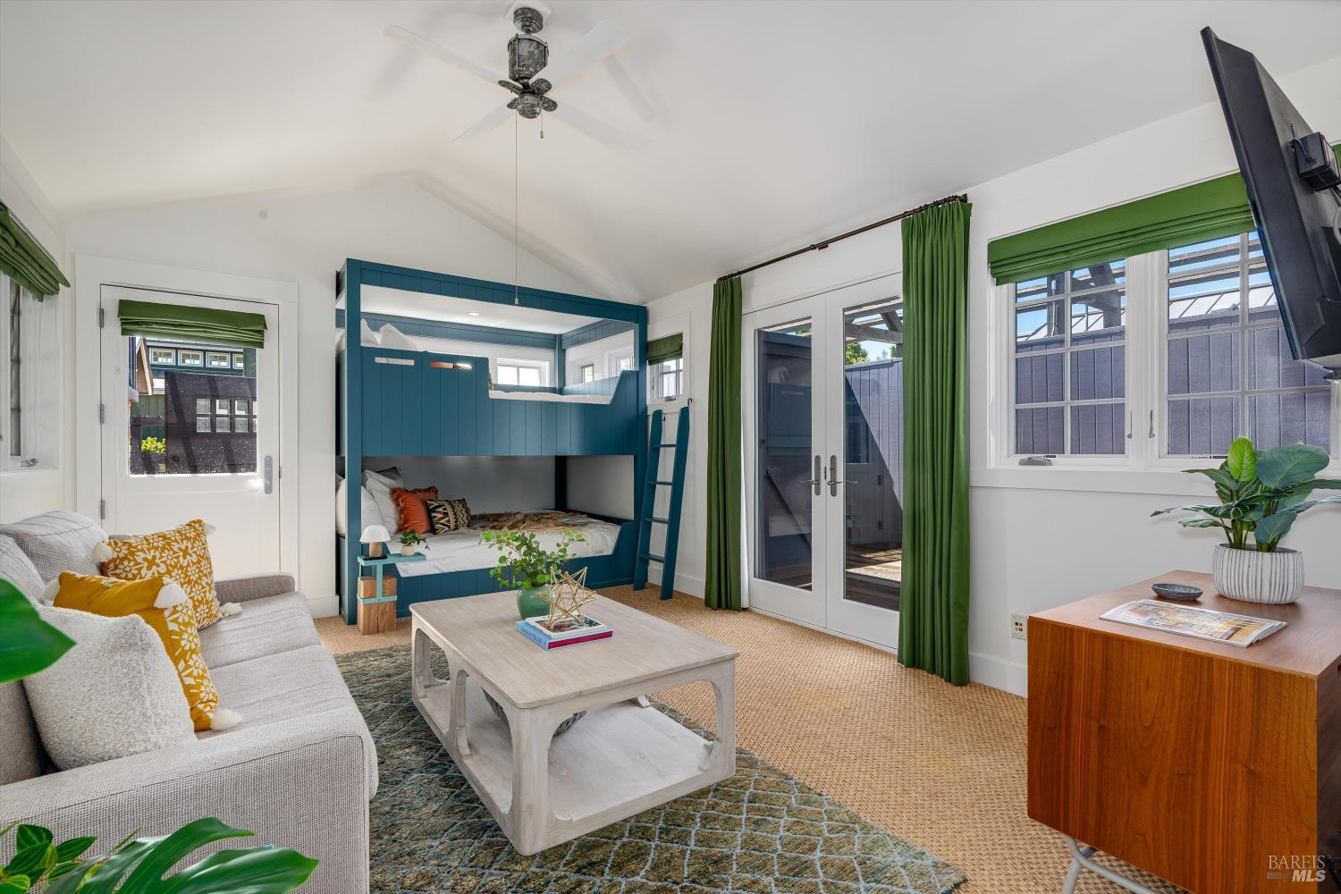 Detail Gallery Image 35 of 86 For 4044 Sonoma Hwy #14,  Napa,  CA 94559 - 2 Beds | 2/1 Baths