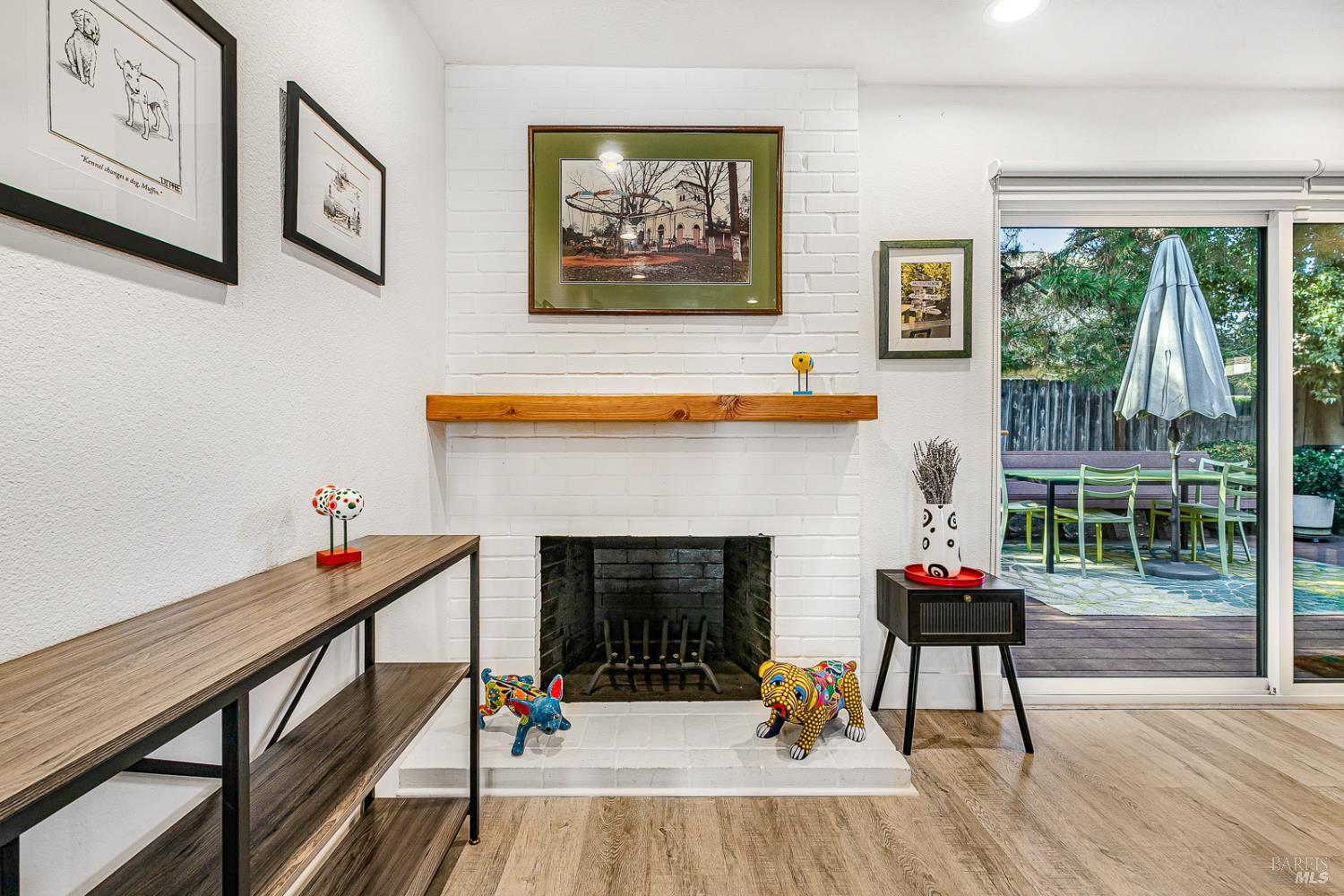 Detail Gallery Image 5 of 31 For 1927 Calavaras Dr, Santa Rosa,  CA 95405 - 3 Beds | 2 Baths