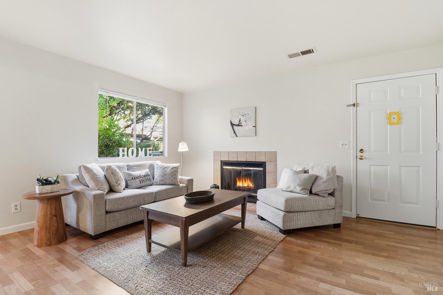 Detail Gallery Image 5 of 35 For 458 Bernice Ln, Sonoma,  CA 95476 - 2 Beds | 2 Baths