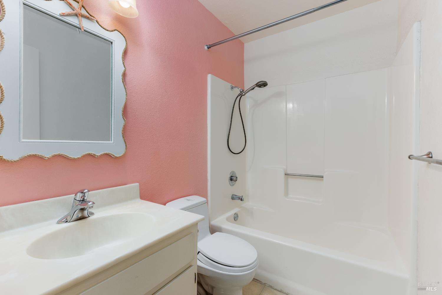 Detail Gallery Image 12 of 18 For 2312 Cross Ave, Santa Rosa,  CA 95401 - 2 Beds | 2 Baths