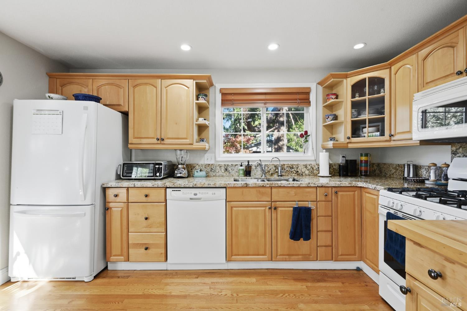 Detail Gallery Image 16 of 52 For 735 Carr Ave, Santa Rosa,  CA 95404 - 3 Beds | 2 Baths