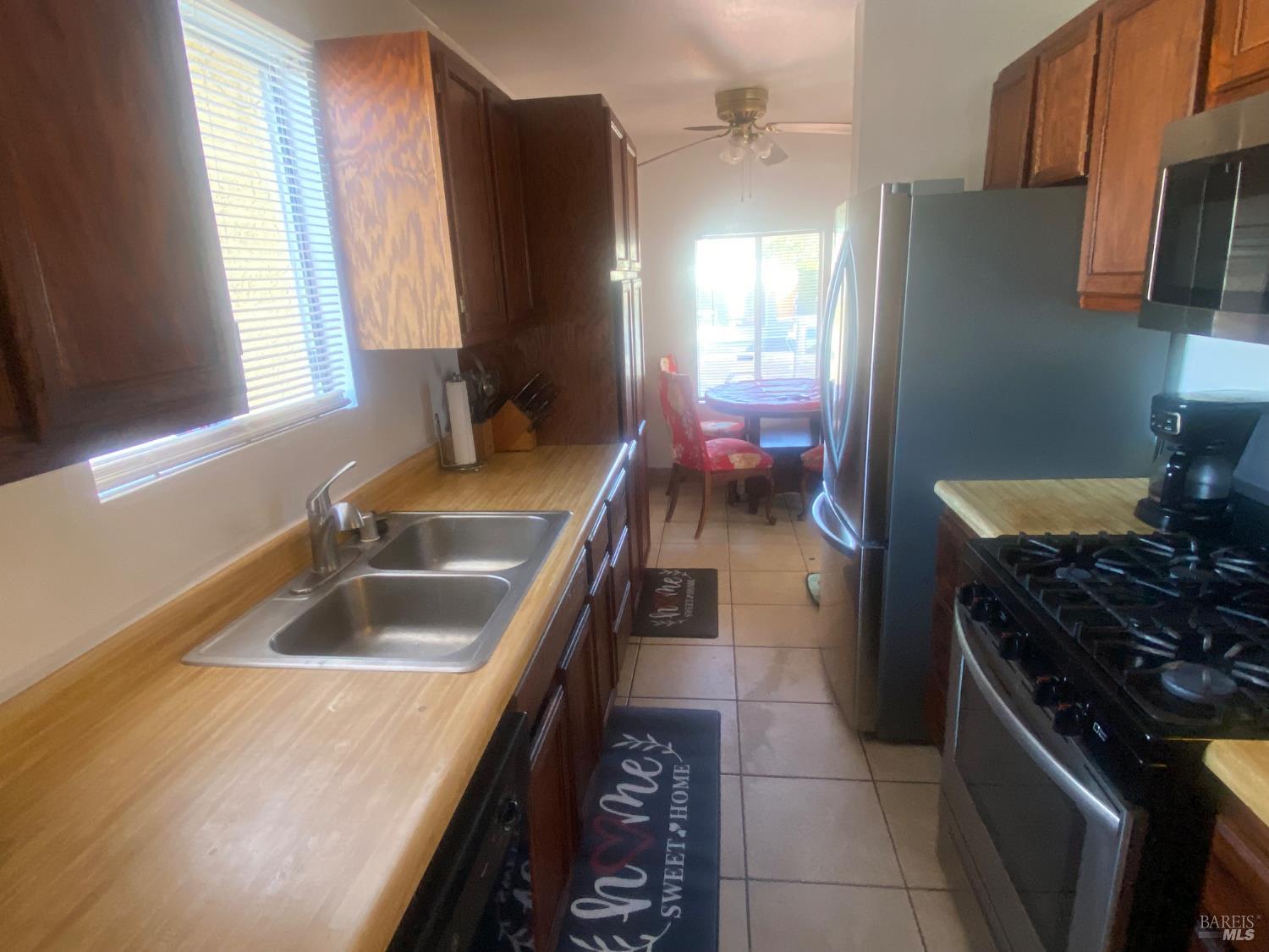 Detail Gallery Image 4 of 23 For 1959 Griffin Dr, Vallejo,  CA 94589 - 3 Beds | 2 Baths