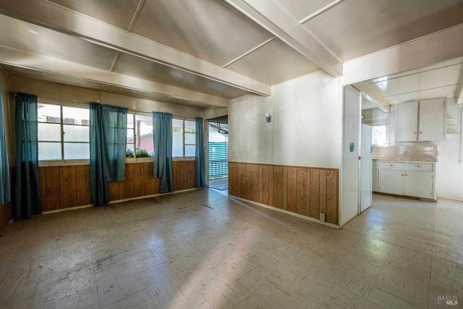 Detail Gallery Image 4 of 20 For 17390 Riverside Dr, Guerneville,  CA 95446 - 2 Beds | 1 Baths