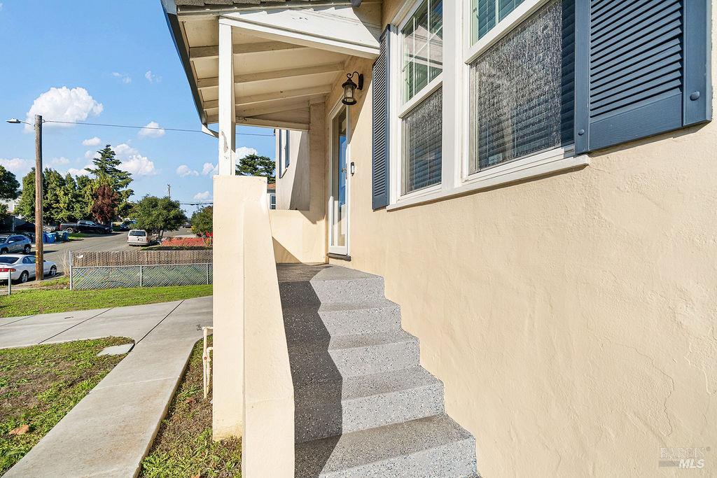 Detail Gallery Image 3 of 31 For 104 Hermosa Ave, Vallejo,  CA 94589 - 2 Beds | 1 Baths
