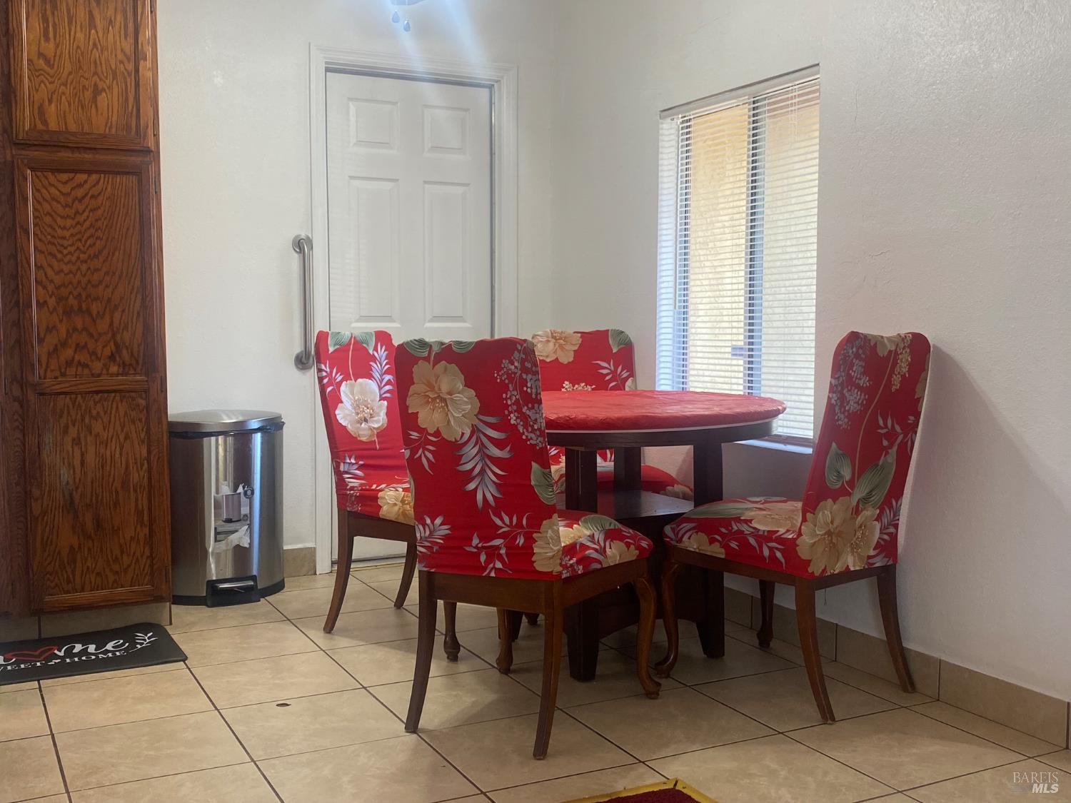 Detail Gallery Image 7 of 23 For 1959 Griffin Dr, Vallejo,  CA 94589 - 3 Beds | 2 Baths