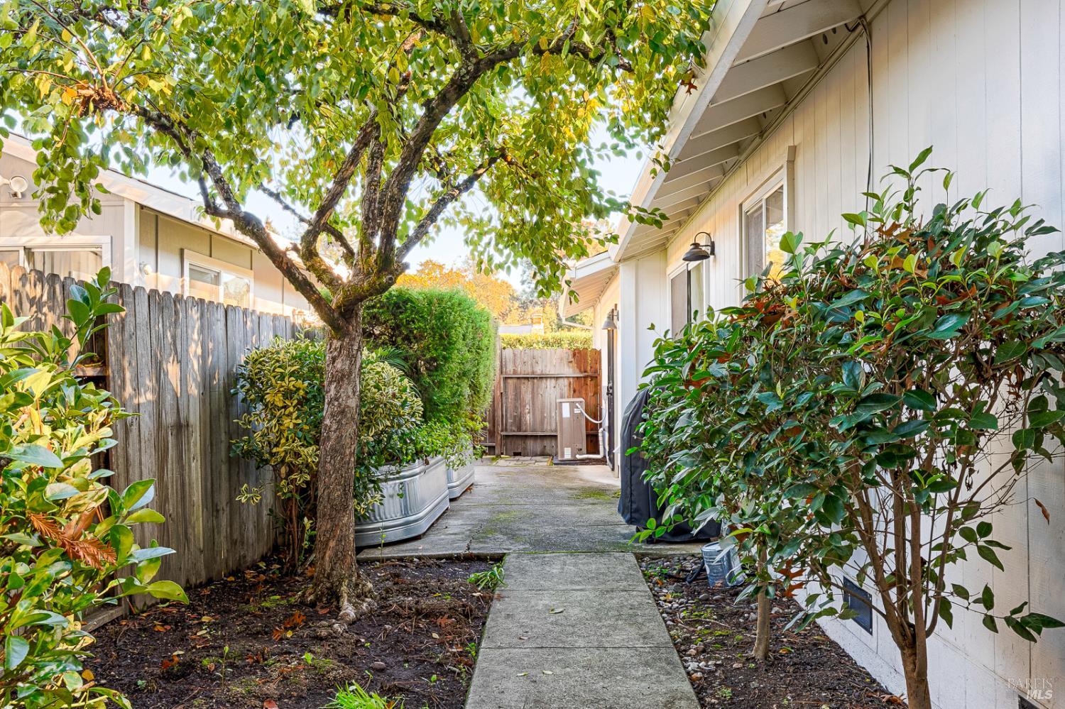 Detail Gallery Image 28 of 31 For 1927 Calavaras Dr, Santa Rosa,  CA 95405 - 3 Beds | 2 Baths