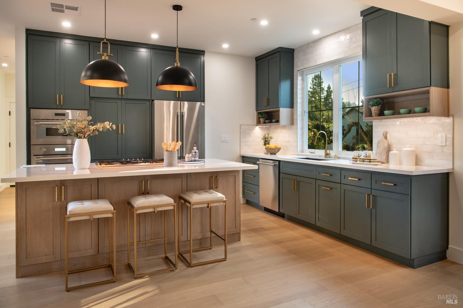 Detail Gallery Image 12 of 61 For 22 Cedar Ave, Kentfield,  CA 94904 - 5 Beds | 5 Baths