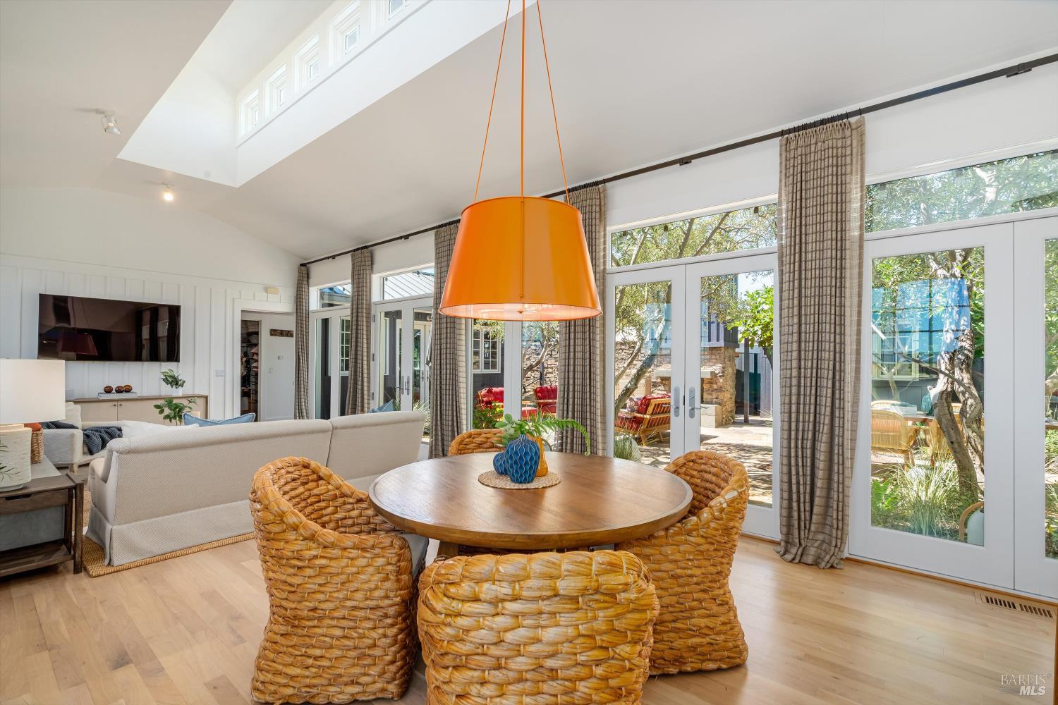 Detail Gallery Image 10 of 86 For 4044 Sonoma Hwy #14,  Napa,  CA 94559 - 2 Beds | 2/1 Baths