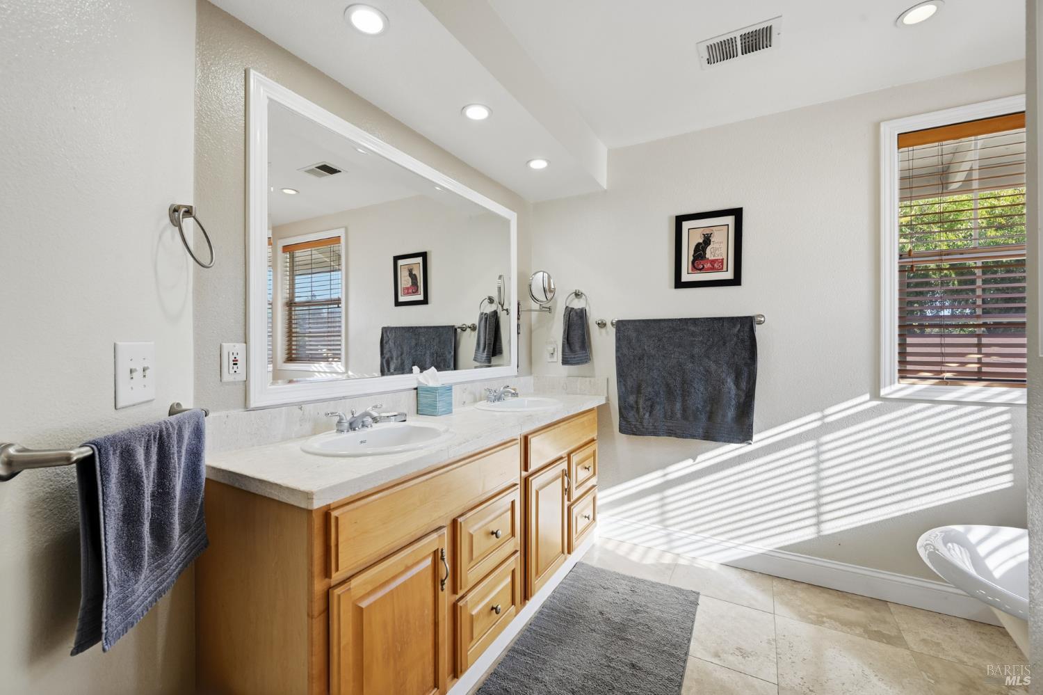 Detail Gallery Image 36 of 52 For 735 Carr Ave, Santa Rosa,  CA 95404 - 3 Beds | 2 Baths