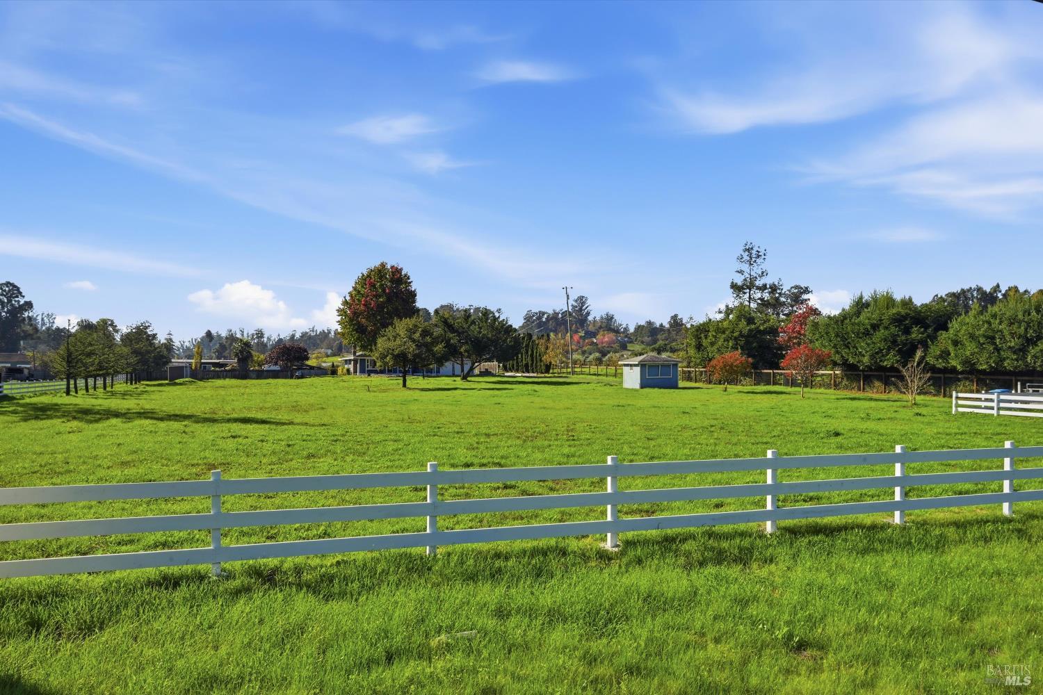 Detail Gallery Image 3 of 31 For 9125 Old Redwood Hwy, Cotati,  CA 94931 - 3 Beds | 2 Baths