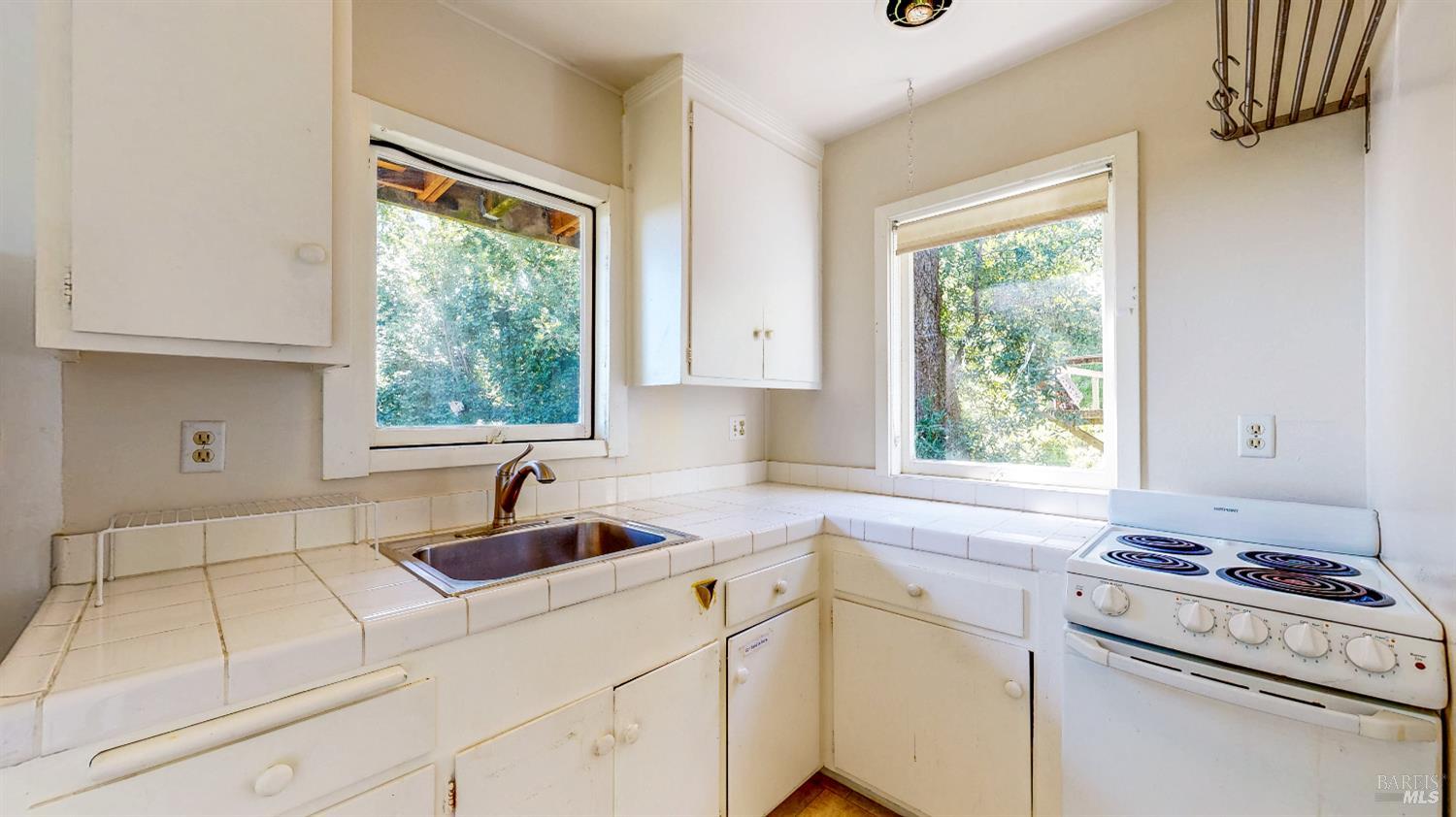 Detail Gallery Image 13 of 16 For 295 Scenic Rd, Fairfax,  CA 94930 - 2 Beds | 2 Baths