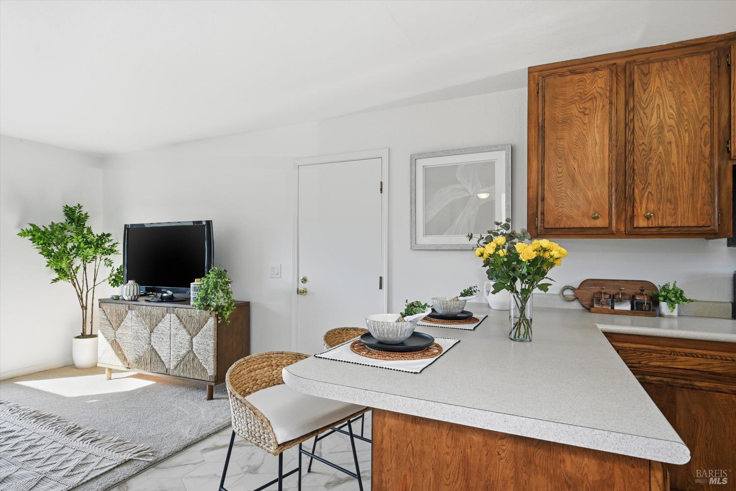 Detail Gallery Image 9 of 31 For 9125 Old Redwood Hwy, Cotati,  CA 94931 - 3 Beds | 2 Baths