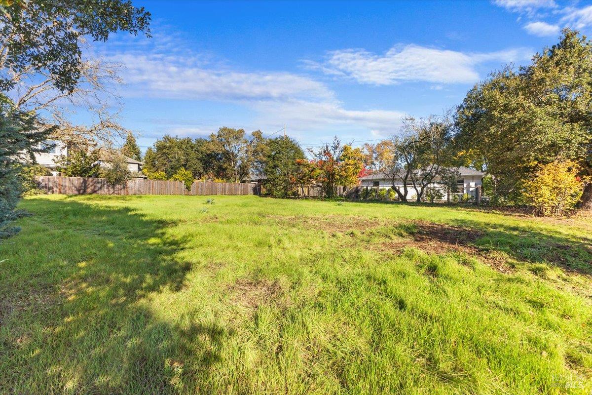 Detail Gallery Image 5 of 19 For 119 Powell Ave, Healdsburg,  CA 95448 - – Beds | – Baths