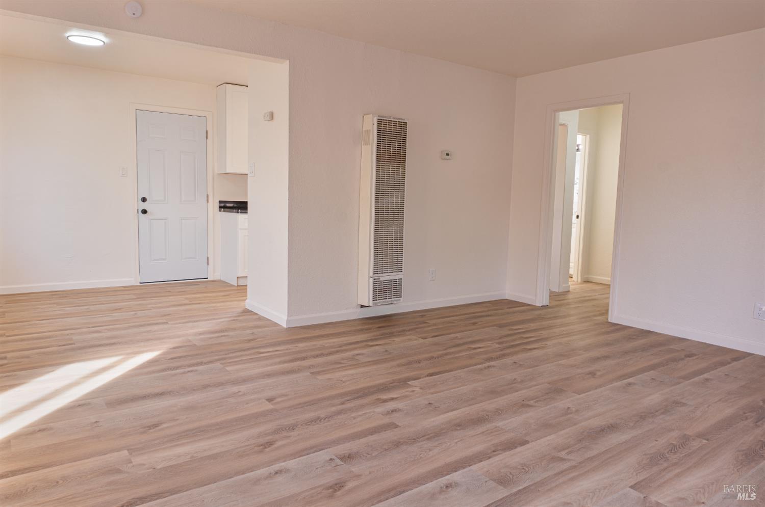 Detail Gallery Image 4 of 27 For 501 Mark Ave, Vallejo,  CA 94589 - 3 Beds | 2 Baths