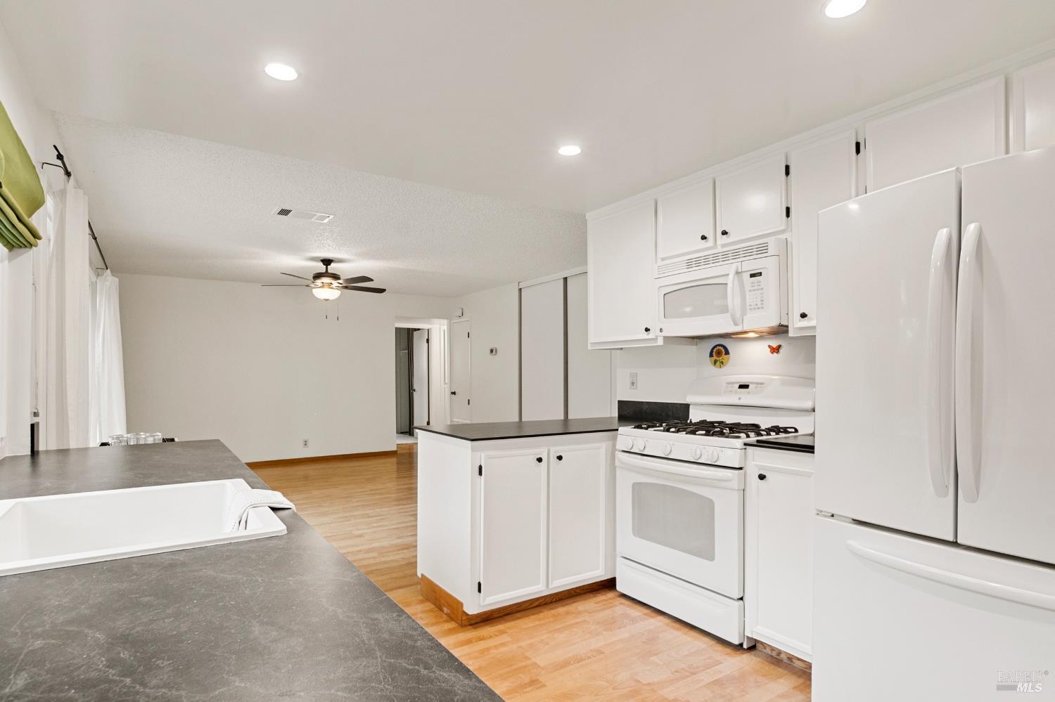 Detail Gallery Image 22 of 52 For 654 Corte Seville Unkn, Vacaville,  CA 95688 - 3 Beds | 2 Baths