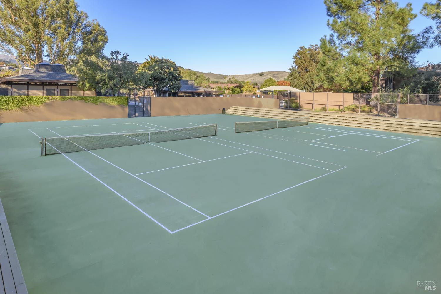 Detail Gallery Image 22 of 31 For 98 Surrey Ln, San Rafael,  CA 94903 - 2 Beds | 2 Baths