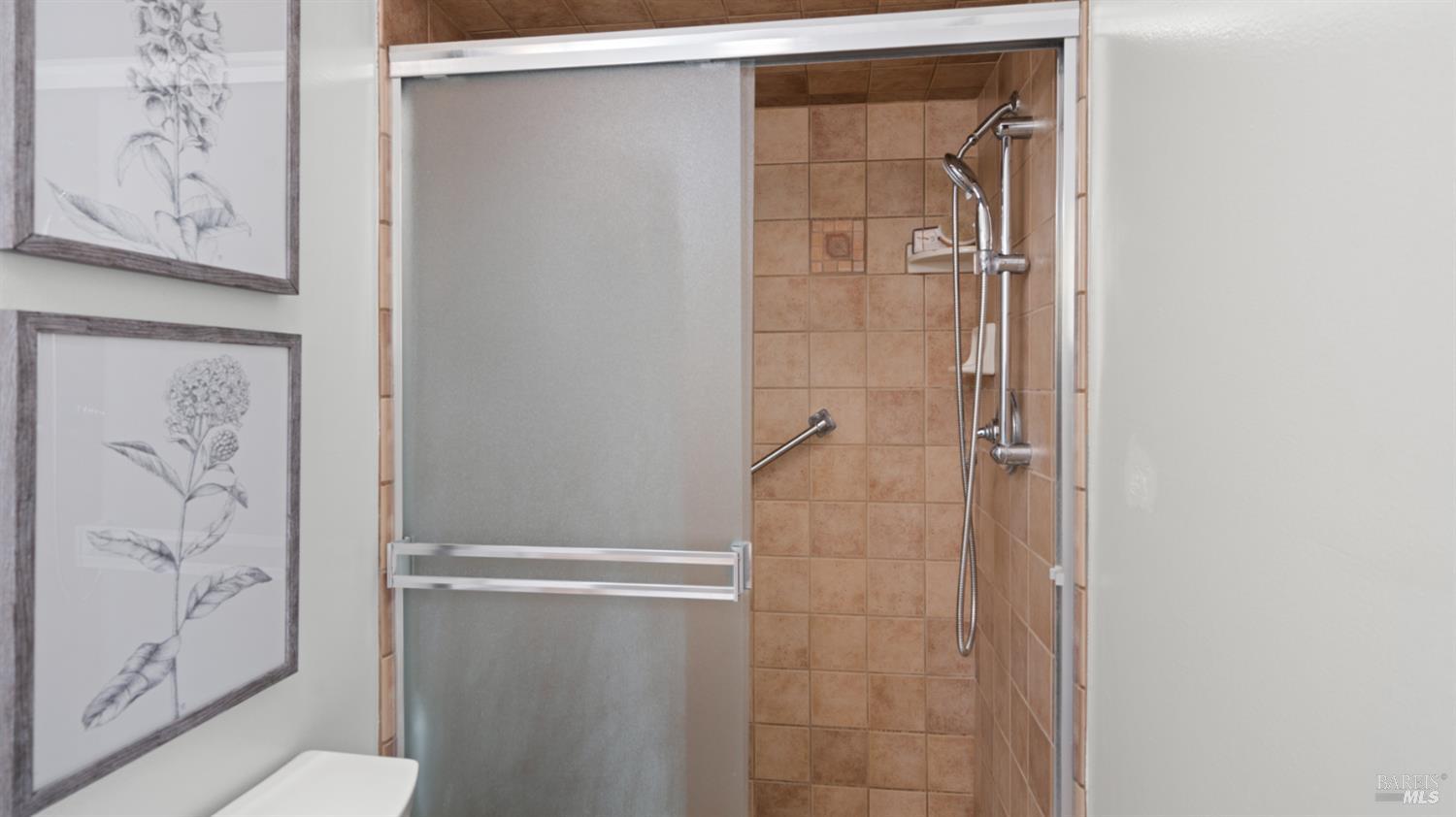 Detail Gallery Image 18 of 40 For 716 Elm Dr, Petaluma,  CA 94952 - 3 Beds | 2 Baths