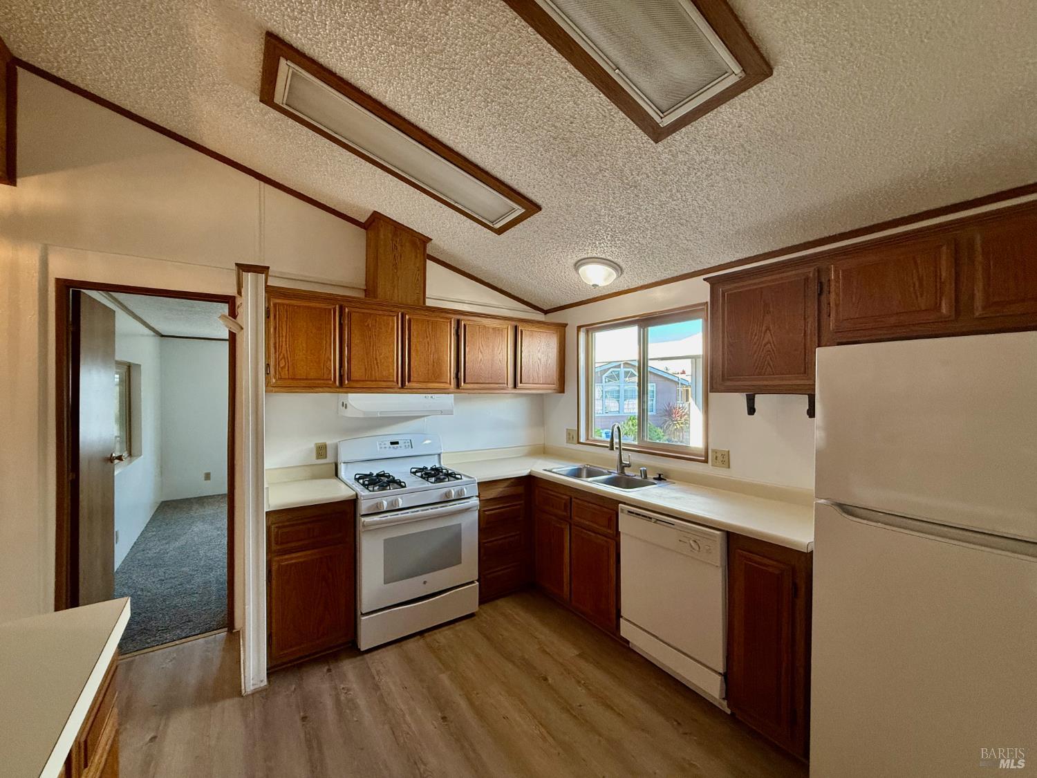 Detail Gallery Image 9 of 30 For 8148 D St, Windsor,  CA 95492 - 2 Beds | 2 Baths