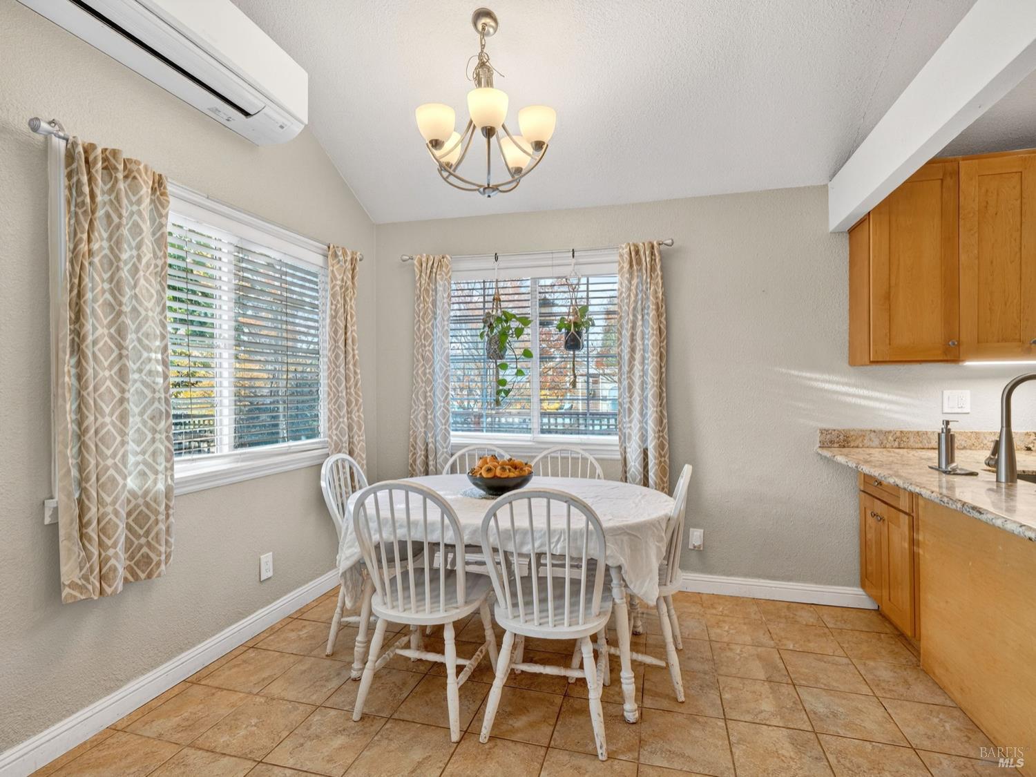 Detail Gallery Image 9 of 43 For 437 Korbel Pl, Santa Rosa,  CA 95409 - 4 Beds | 2 Baths