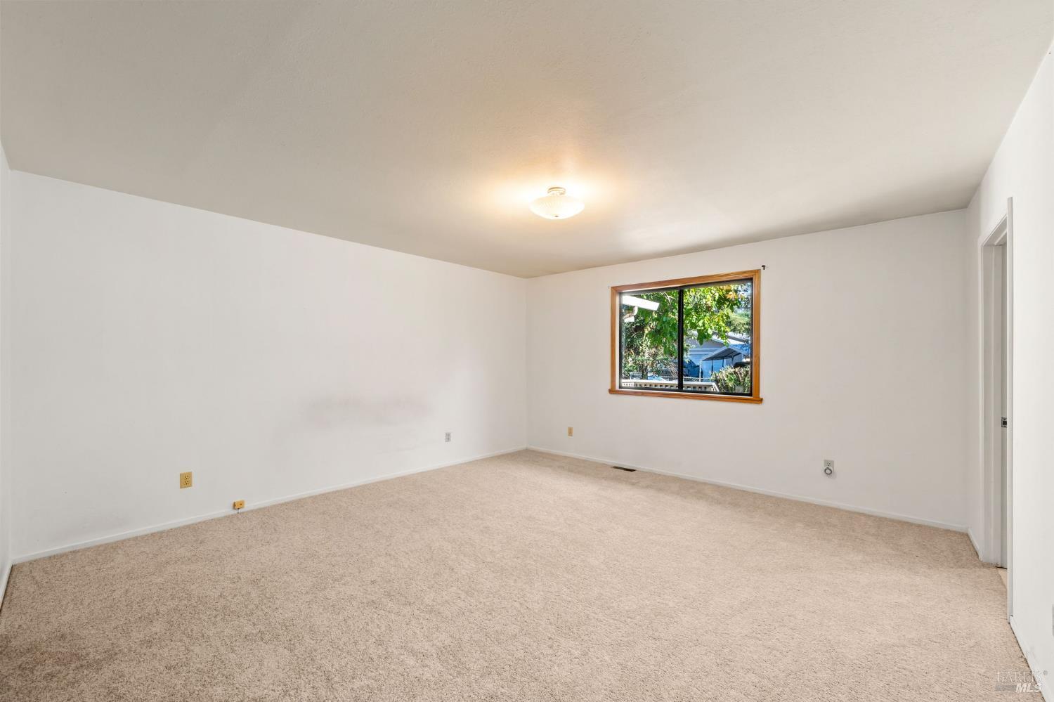 Detail Gallery Image 12 of 31 For 408 Boyes Blvd, Sonoma,  CA 95476 - 3 Beds | 2 Baths