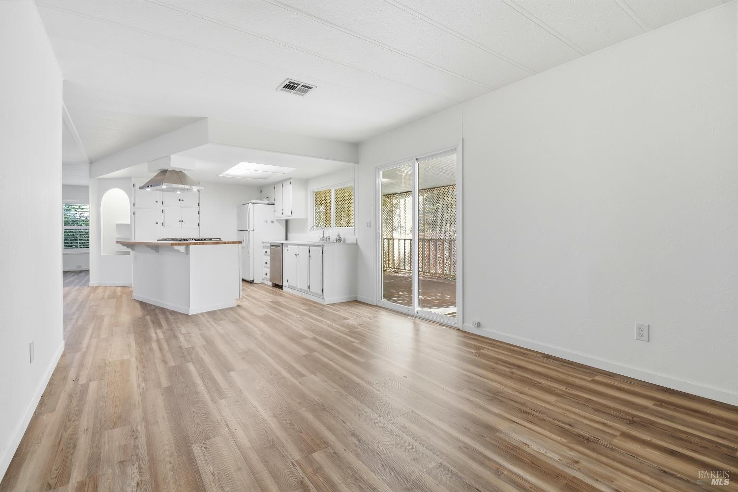 Detail Gallery Image 10 of 22 For 93 W Napa Dr, Petaluma,  CA 94954 - 2 Beds | 2 Baths