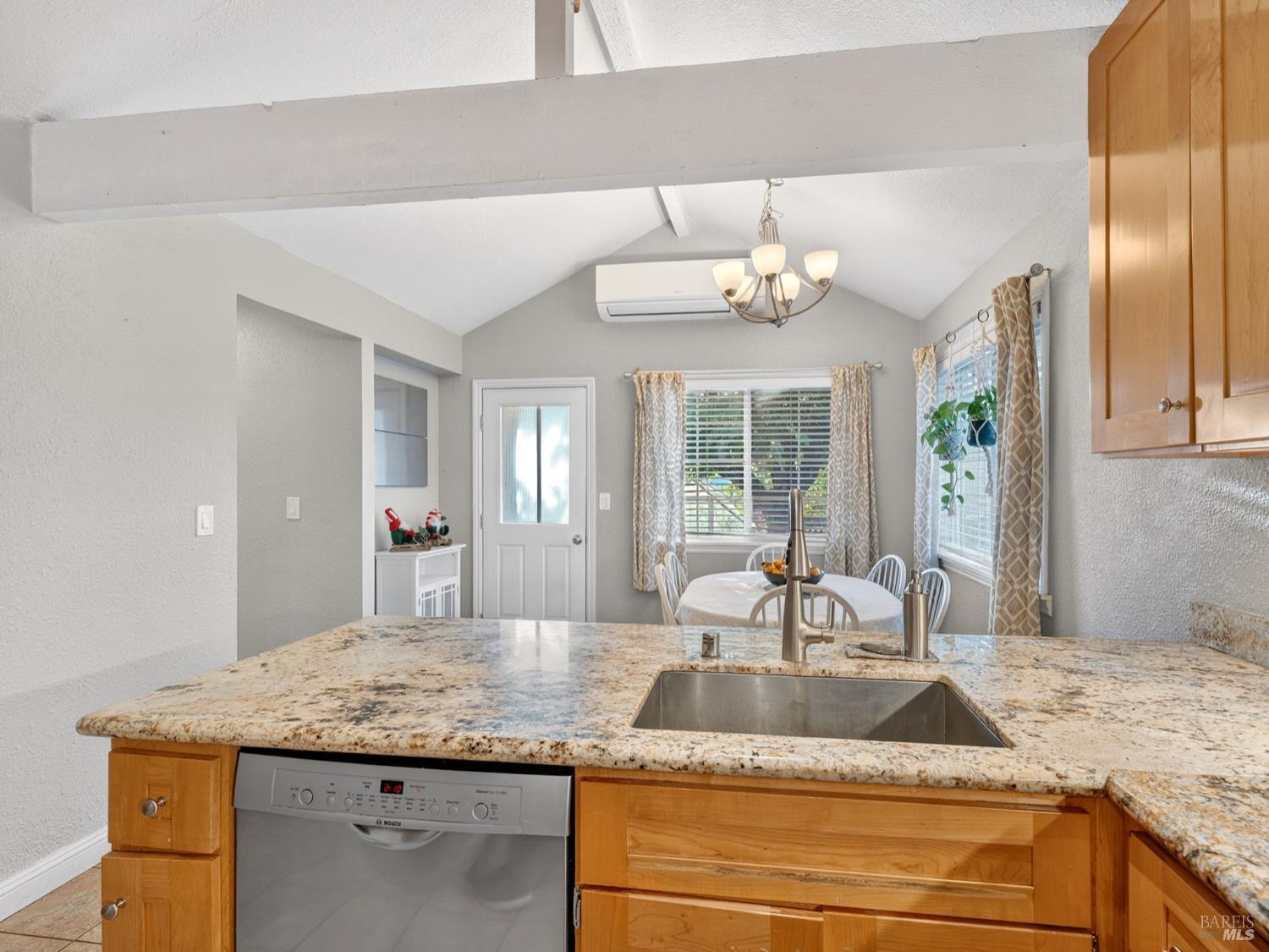 Detail Gallery Image 8 of 43 For 437 Korbel Pl, Santa Rosa,  CA 95409 - 4 Beds | 2 Baths