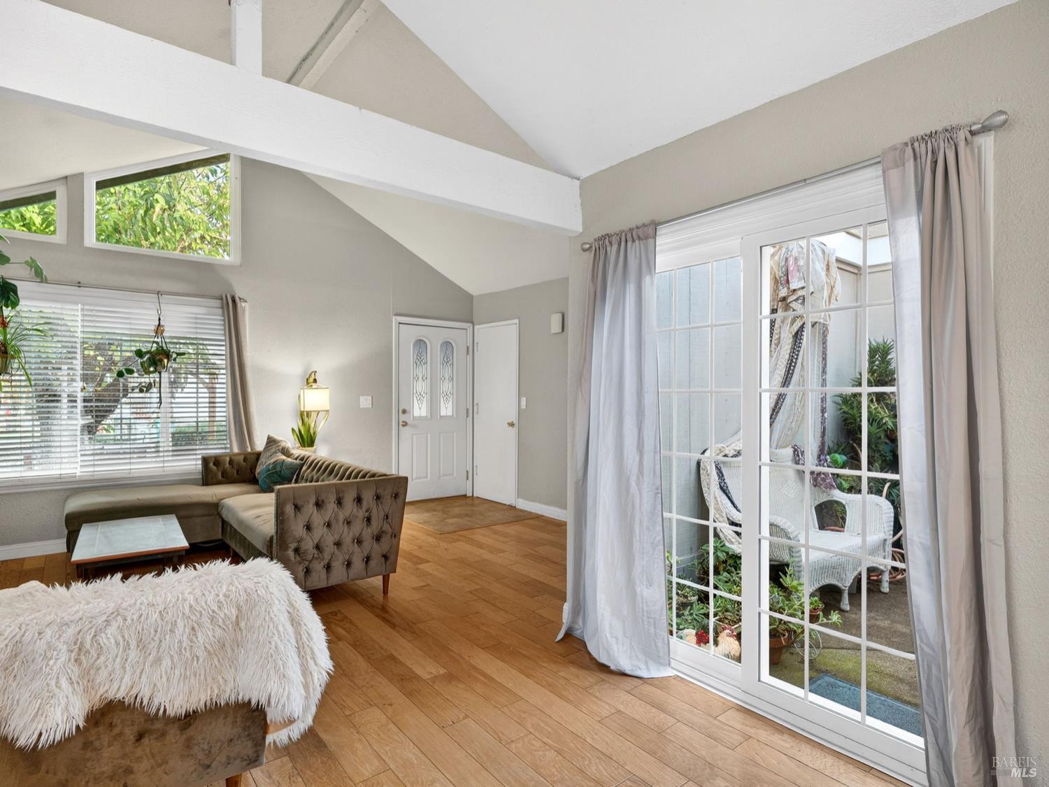 Detail Gallery Image 4 of 43 For 437 Korbel Pl, Santa Rosa,  CA 95409 - 4 Beds | 2 Baths