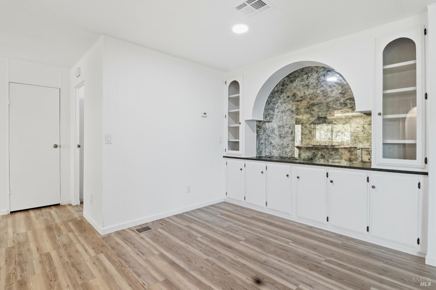 Detail Gallery Image 4 of 22 For 93 W Napa Dr, Petaluma,  CA 94954 - 2 Beds | 2 Baths