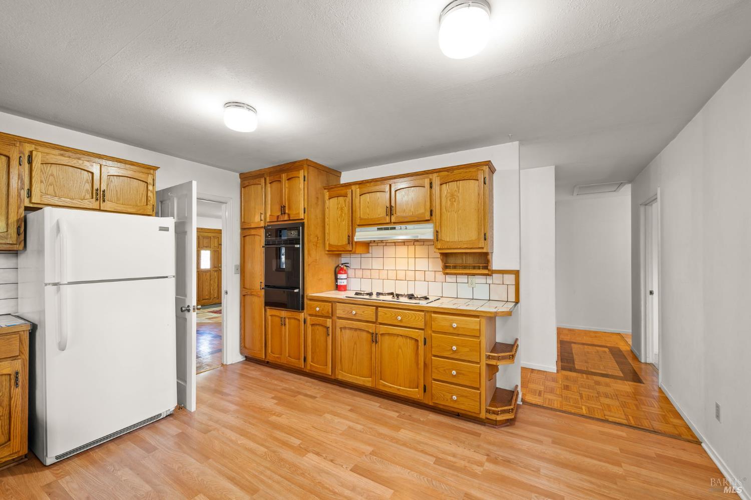 Detail Gallery Image 10 of 31 For 408 Boyes Blvd, Sonoma,  CA 95476 - 3 Beds | 2 Baths